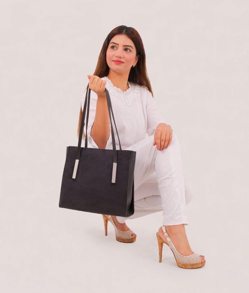 Black suede zipper shoulder bag with long handle - Image 9
